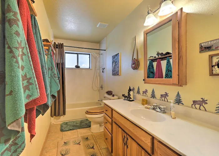 Casa vacanze Rustic W/ Deck ~ 4 Mi To Old Town Flagstaff! Flagstaff
