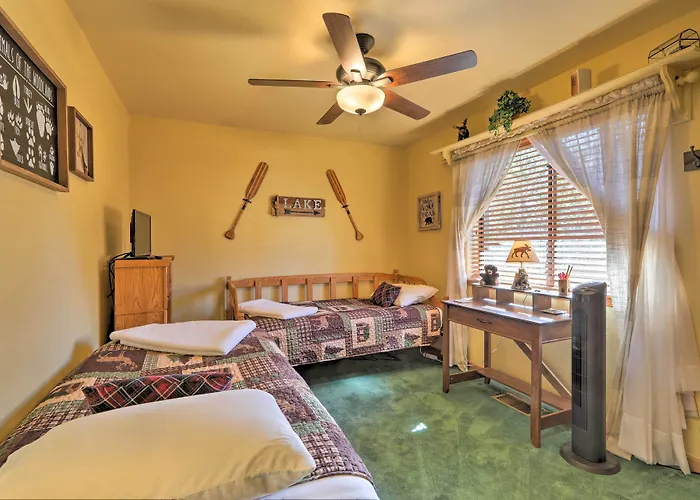 Casa vacanze Rustic W/ Deck ~ 4 Mi To Old Town Flagstaff! Flagstaff