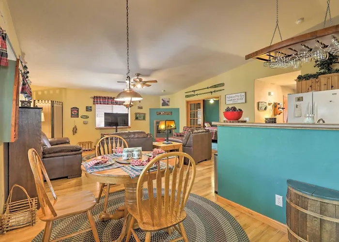 Rustic W/ Deck ~ 4 Mi To Old Town Flagstaff! *
