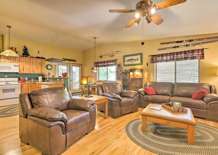 Rustic W/ Deck ~ 4 Mi To Old Town Flagstaff! *